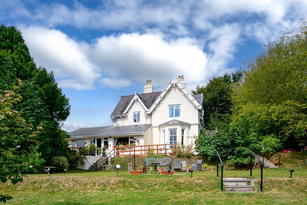 Victorian Property For Sale: Robin Hill, Lake Road, Cobh, Co. Cork Victorian Property For Sale: Robin Hill, Lake Road, Cobh, Co. Cork