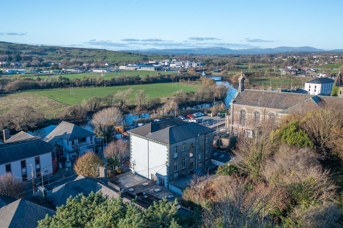 Period Property For Sale: Sutherland Centre, 73-74 North Street, Skibbereen, Co. Cork Period Property For Sale: Sutherland Centre, 73-74 North Street, Skibbereen, Co. Cork