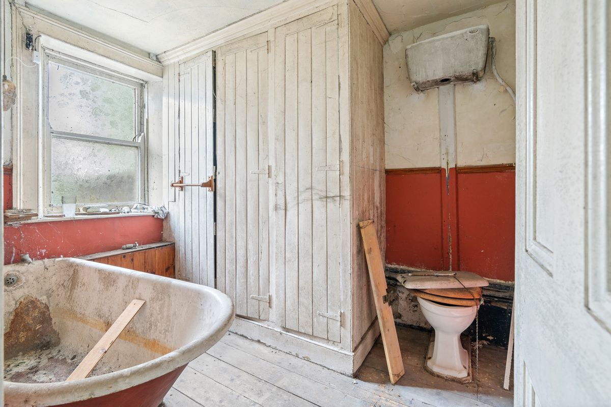 Victorian Building For Sale: The Marine Bar, Upper Strand, Youghal, Co. Cork Victorian Building For Sale: The Marine Bar, Upper Strand, Youghal, Co. Cork