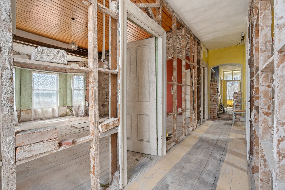 Victorian Building For Sale: The Marine Bar, Upper Strand, Youghal, Co. Cork Victorian Building For Sale: The Marine Bar, Upper Strand, Youghal, Co. Cork