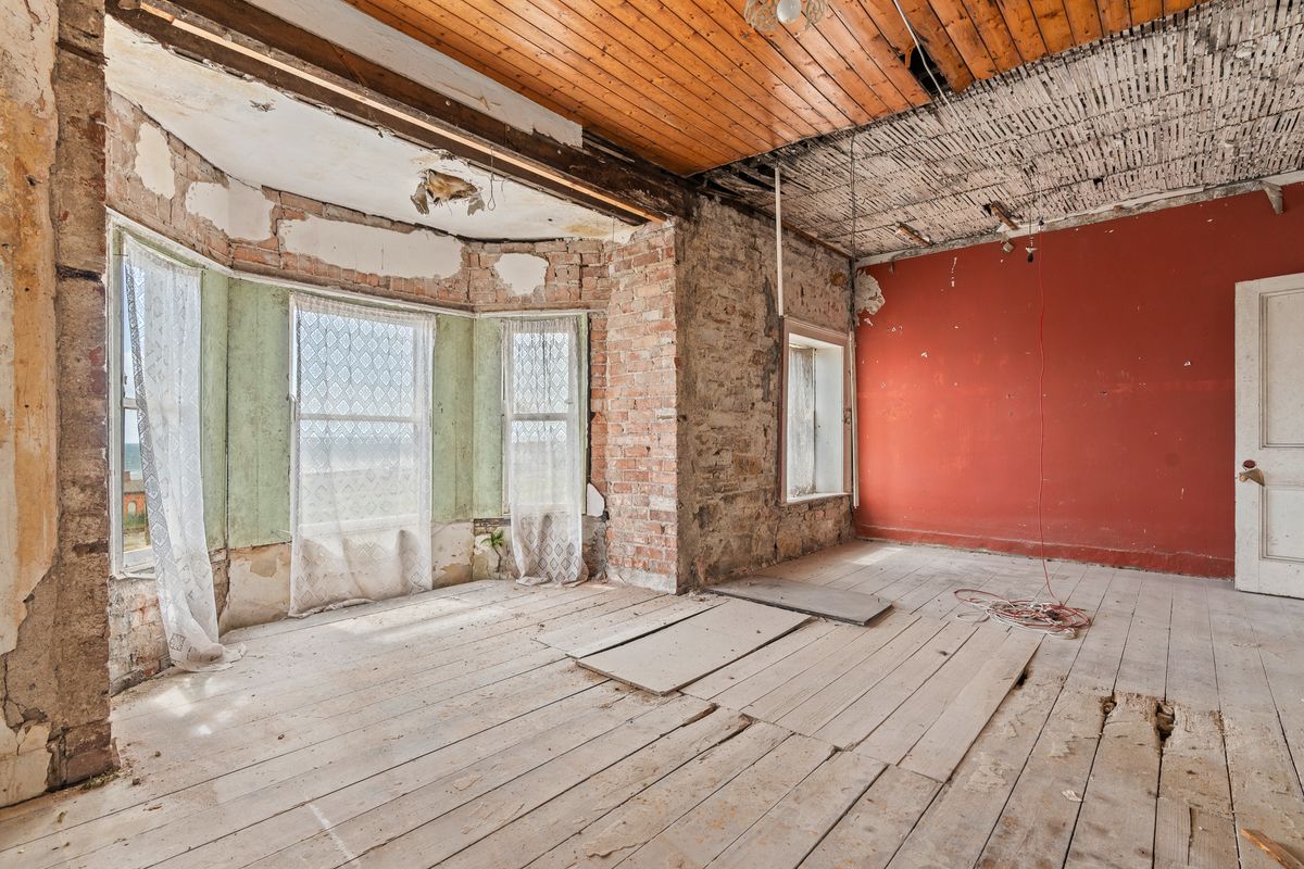 Victorian Building For Sale: The Marine Bar, Upper Strand, Youghal, Co. Cork Victorian Building For Sale: The Marine Bar, Upper Strand, Youghal, Co. Cork