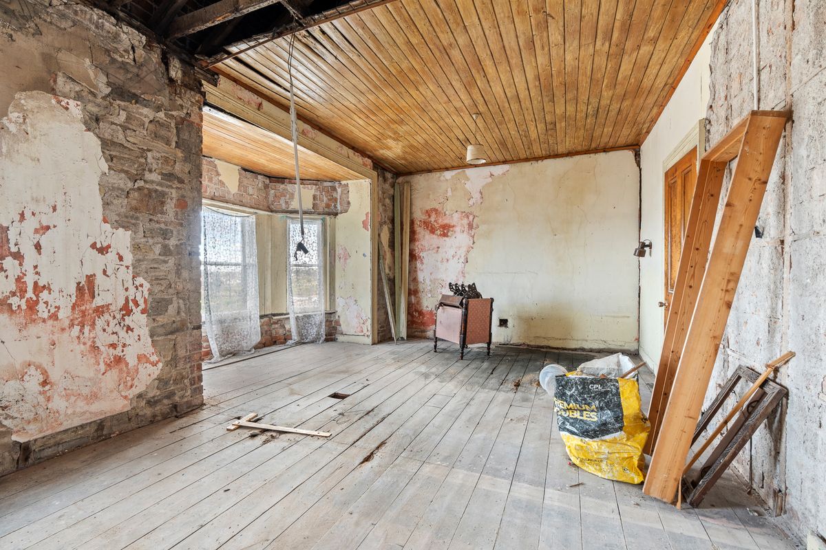 Victorian Building For Sale: The Marine Bar, Upper Strand, Youghal, Co. Cork Victorian Building For Sale: The Marine Bar, Upper Strand, Youghal, Co. Cork