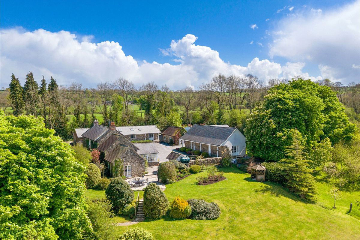 Country Home and Cottage For Sale: The Stables, Derrynahinch, Ballyhale, Co. Kilkenny