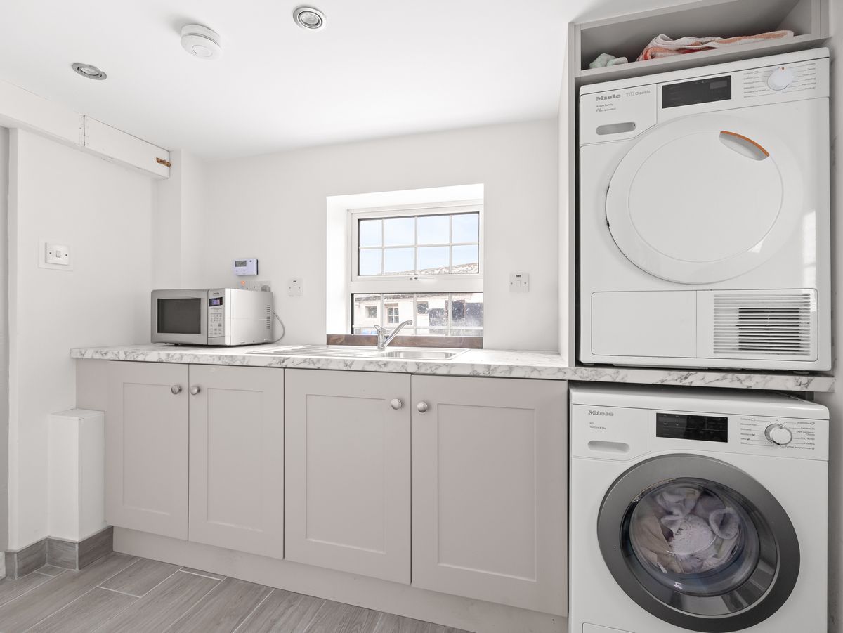 Country Residence For Sale: Thornton Lodge, Ballysax, The Curragh, Co. Kildare Country Residence For Sale: Thornton Lodge, Ballysax, The Curragh, Co. Kildare