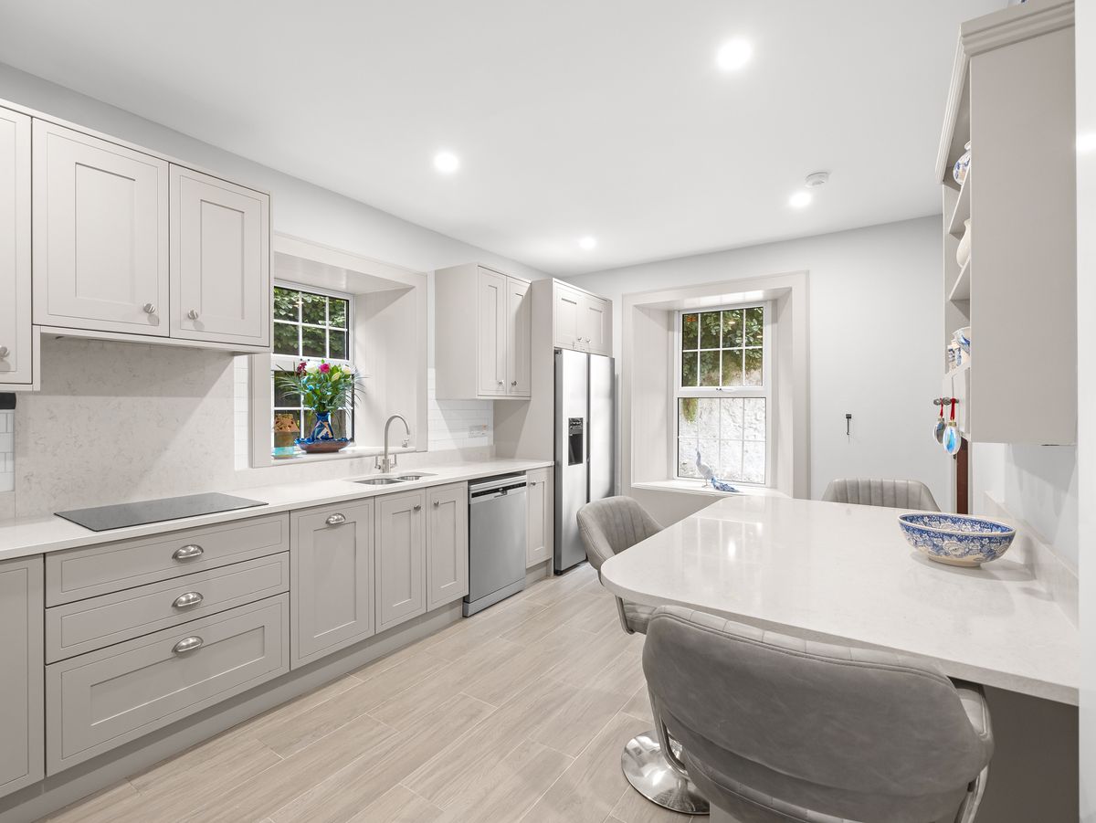 Country Residence For Sale: Thornton Lodge, Ballysax, The Curragh, Co. Kildare Country Residence For Sale: Thornton Lodge, Ballysax, The Curragh, Co. Kildare