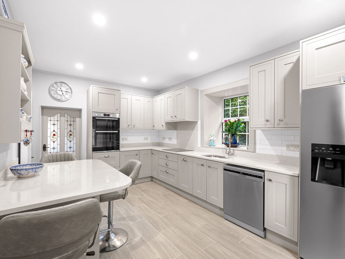 Country Residence For Sale: Thornton Lodge, Ballysax, The Curragh, Co. Kildare Country Residence For Sale: Thornton Lodge, Ballysax, The Curragh, Co. Kildare