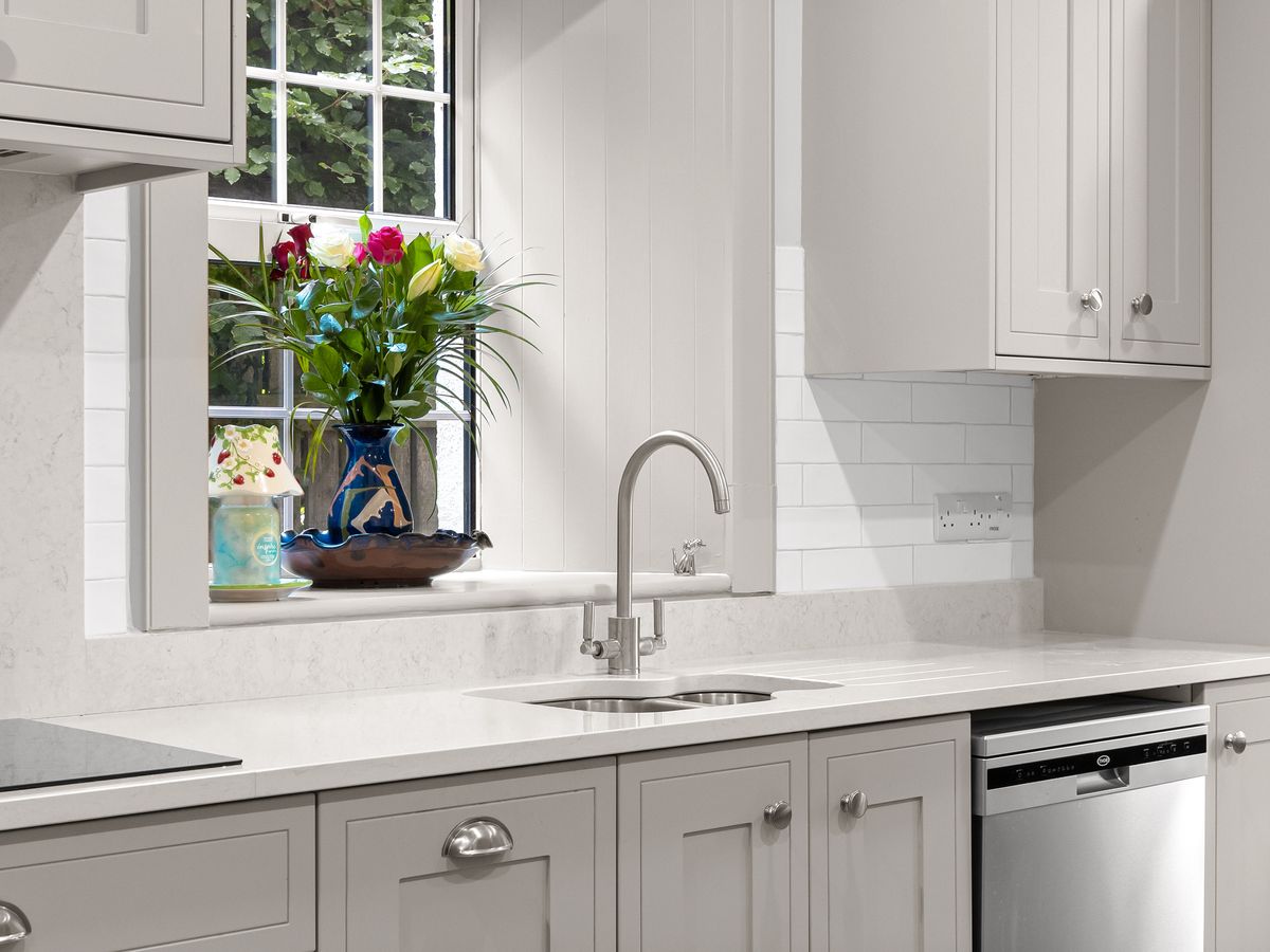 Country Residence For Sale: Thornton Lodge, Ballysax, The Curragh, Co. Kildare Country Residence For Sale: Thornton Lodge, Ballysax, The Curragh, Co. Kildare