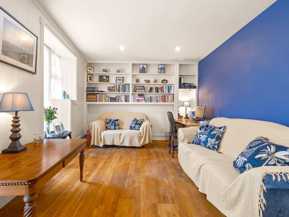 Country Residence For Sale: Thornton Lodge, Ballysax, The Curragh, Co. Kildare Country Residence For Sale: Thornton Lodge, Ballysax, The Curragh, Co. Kildare