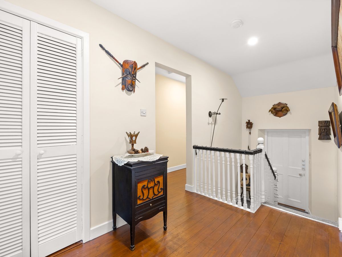 Country Residence For Sale: Thornton Lodge, Ballysax, The Curragh, Co. Kildare Country Residence For Sale: Thornton Lodge, Ballysax, The Curragh, Co. Kildare