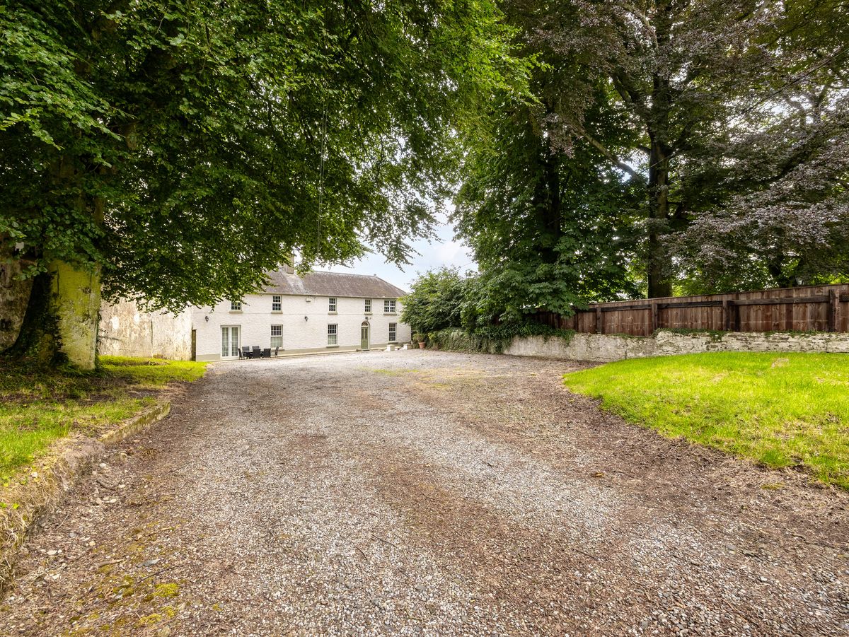 Country Residence For Sale: Thornton Lodge, Ballysax, The Curragh, Co. Kildare Country Residence For Sale: Thornton Lodge, Ballysax, The Curragh, Co. Kildare