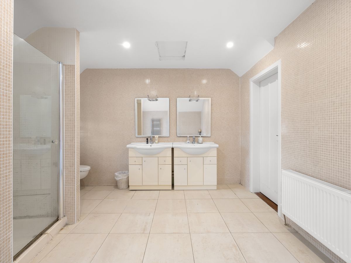 Country Residence For Sale: Thornton Lodge, Ballysax, The Curragh, Co. Kildare Country Residence For Sale: Thornton Lodge, Ballysax, The Curragh, Co. Kildare