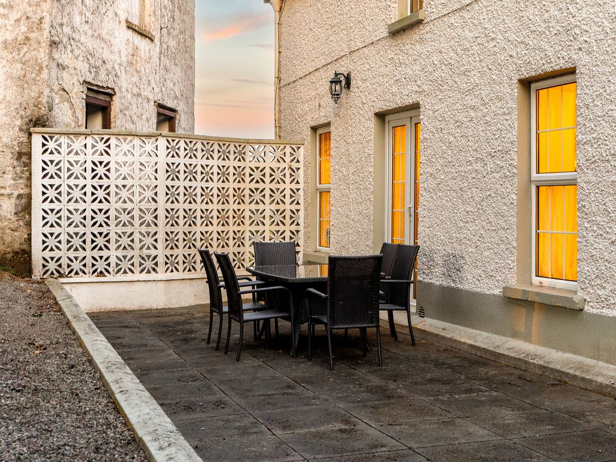 Country Residence For Sale: Thornton Lodge, Ballysax, The Curragh, Co. Kildare Country Residence For Sale: Thornton Lodge, Ballysax, The Curragh, Co. Kildare