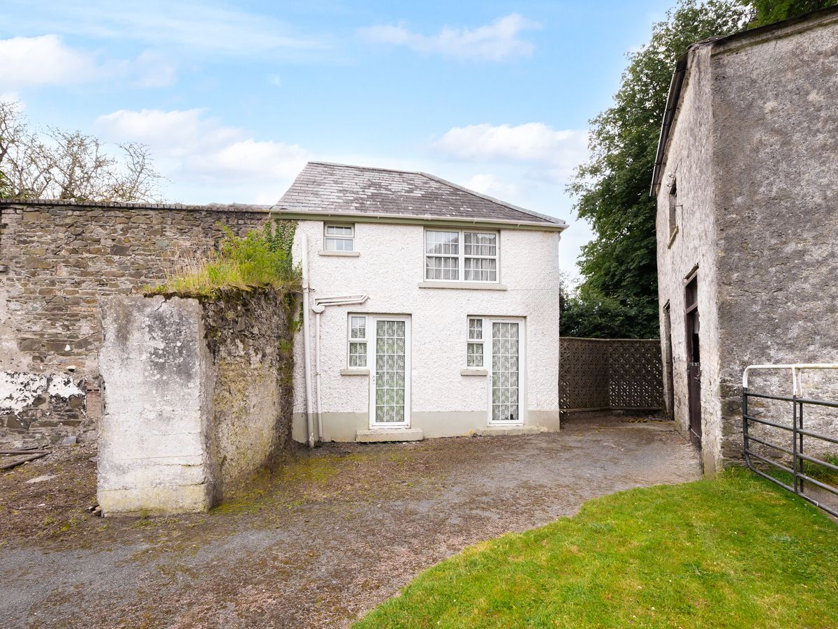 Country Residence For Sale: Thornton Lodge, Ballysax, The Curragh, Co. Kildare Country Residence For Sale: Thornton Lodge, Ballysax, The Curragh, Co. Kildare