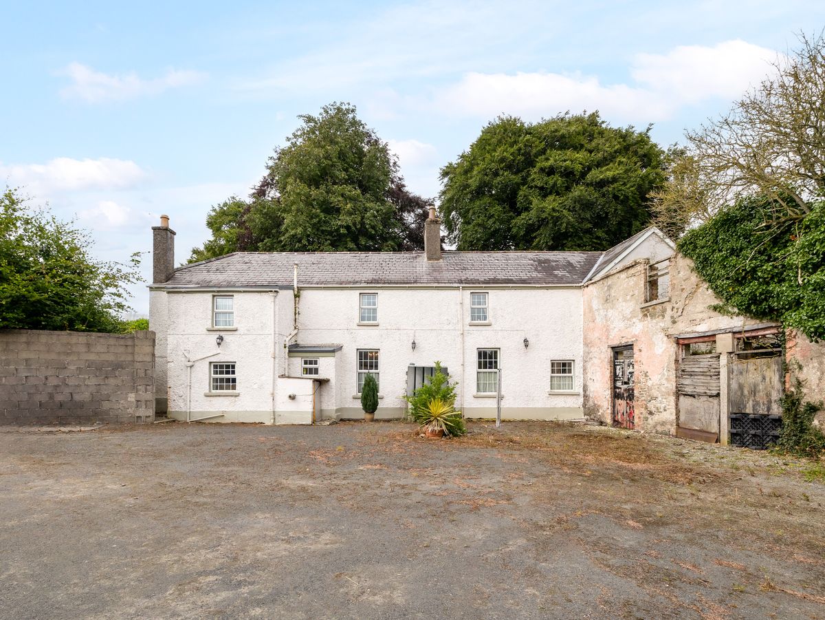 Country Residence For Sale: Thornton Lodge, Ballysax, The Curragh, Co. Kildare Country Residence For Sale: Thornton Lodge, Ballysax, The Curragh, Co. Kildare