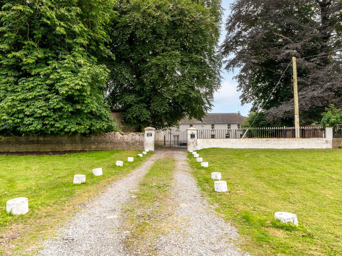 Country Residence For Sale: Thornton Lodge, Ballysax, The Curragh, Co. Kildare Country Residence For Sale: Thornton Lodge, Ballysax, The Curragh, Co. Kildare