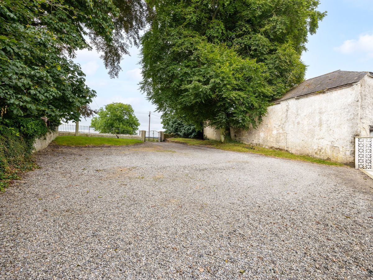 Country Residence For Sale: Thornton Lodge, Ballysax, The Curragh, Co. Kildare Country Residence For Sale: Thornton Lodge, Ballysax, The Curragh, Co. Kildare