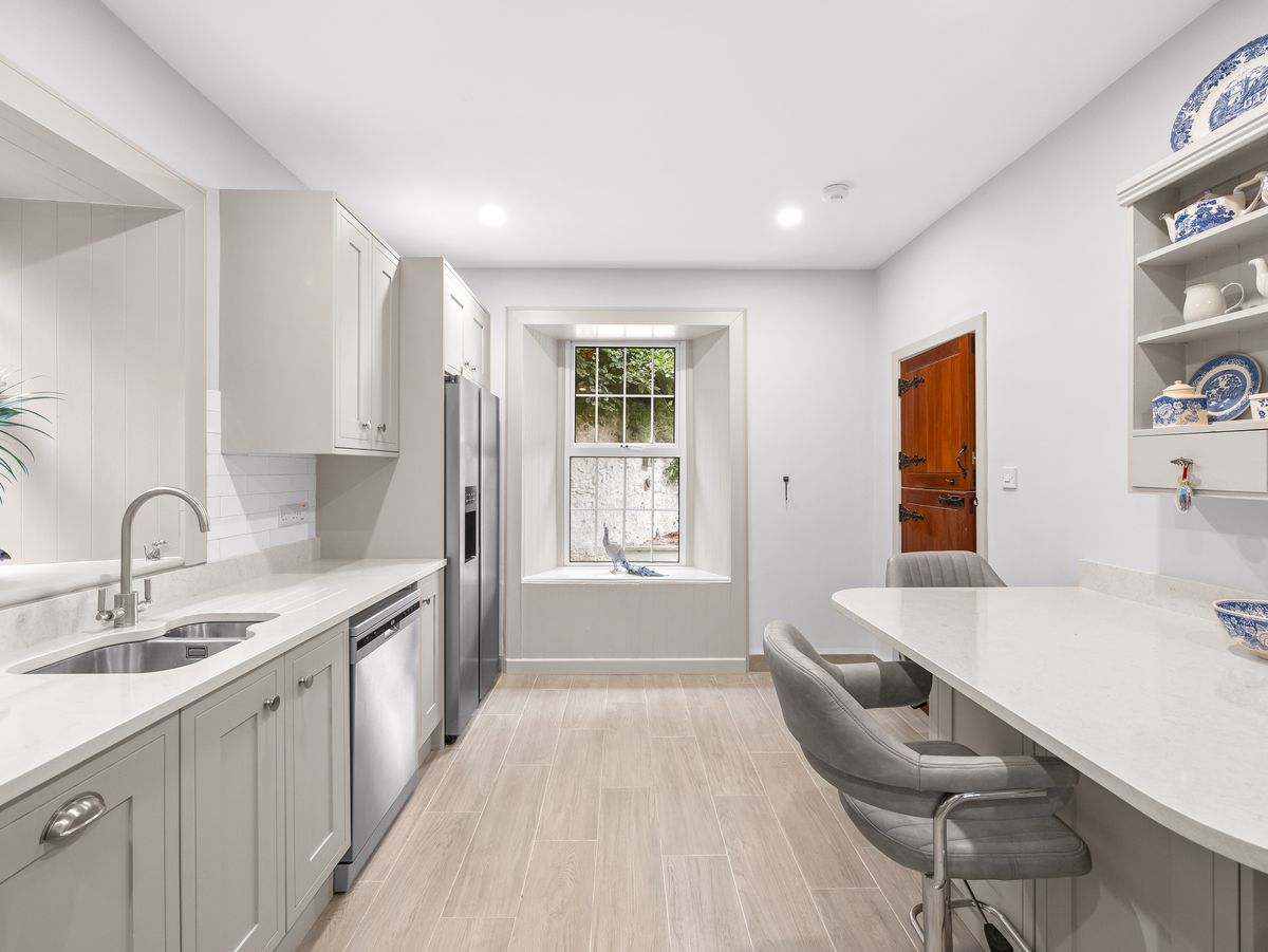 Country Residence For Sale: Thornton Lodge, Ballysax, The Curragh, Co. Kildare Country Residence For Sale: Thornton Lodge, Ballysax, The Curragh, Co. Kildare