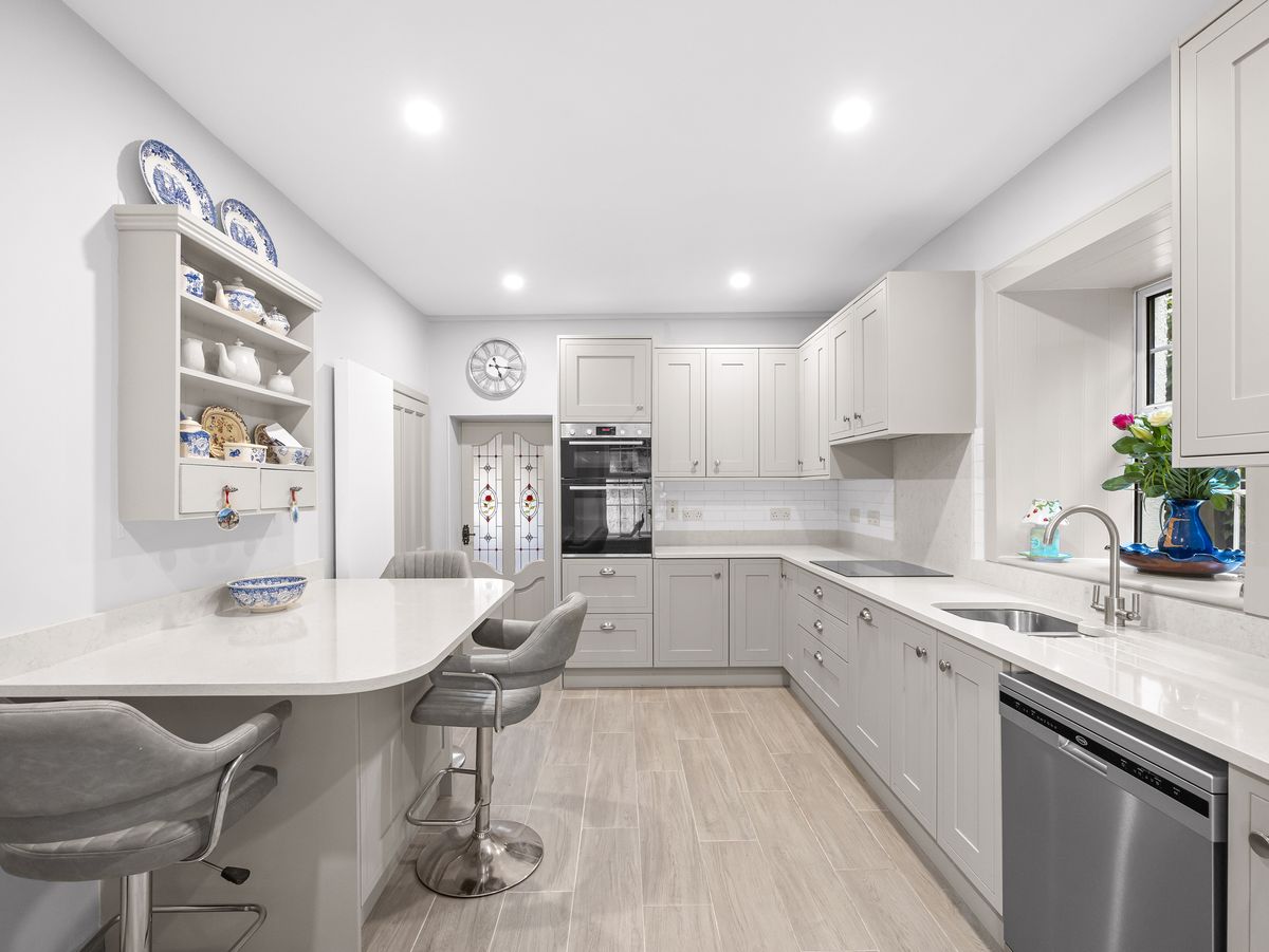 Country Residence For Sale: Thornton Lodge, Ballysax, The Curragh, Co. Kildare Country Residence For Sale: Thornton Lodge, Ballysax, The Curragh, Co. Kildare