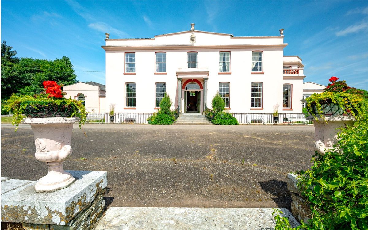 Georgian Country Home For Sale: Waterloo House, Navigation Road, Mallow, Co. Cork Georgian Country Home For Sale: Waterloo House, Navigation Road, Mallow, Co. Cork